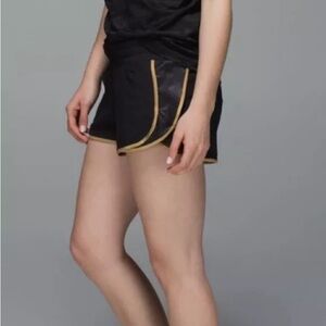 Lululemon Super Squad Short Black / Gold Size 4